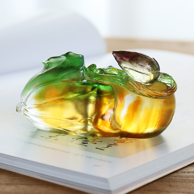 الحلي النحتية المصنوعة من الزجاج البلوري الملون على شكل البرسيمون