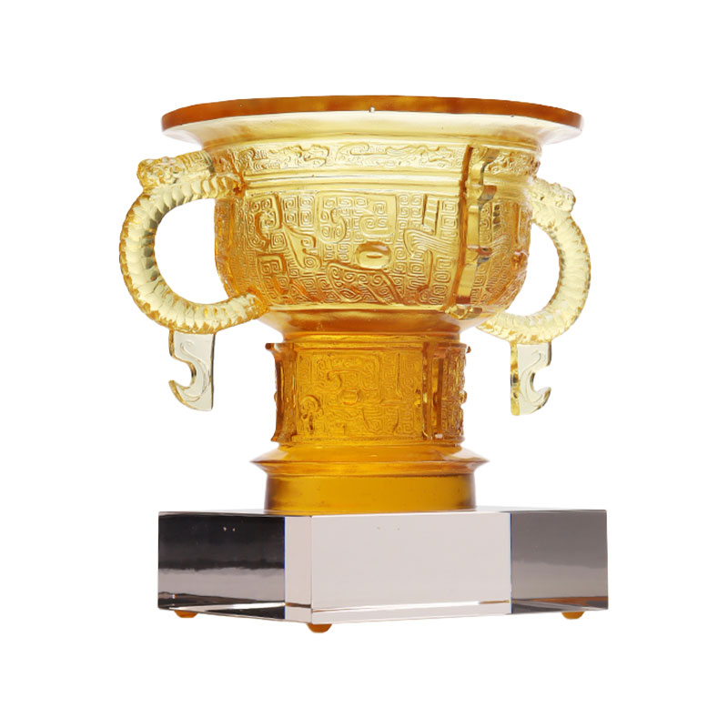 حامل ثلاثي صيني بمقبض آذان تنين ونمط شوكة