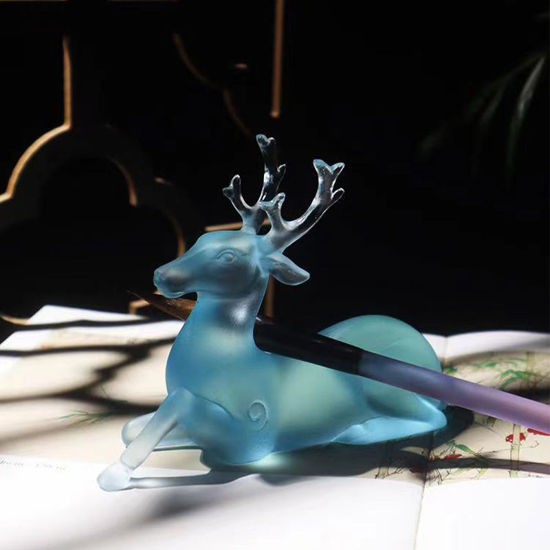 حامل فرشاة زجاجي أزرق على شكل غزال