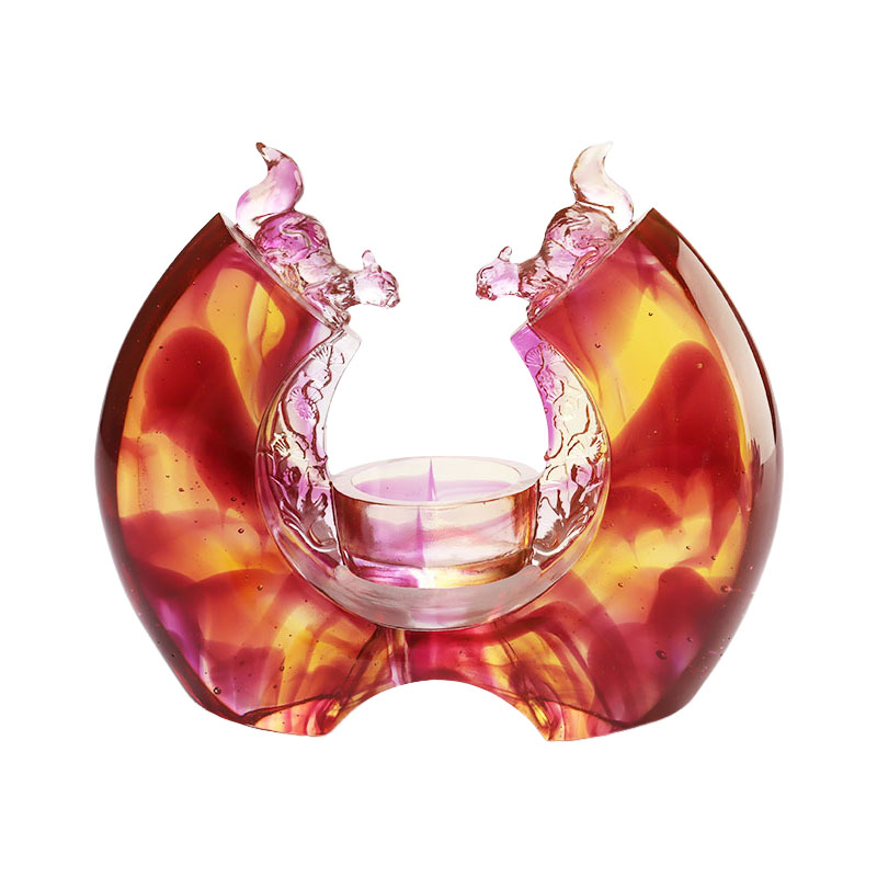 شمعدان زجاجي باللون الأرجواني