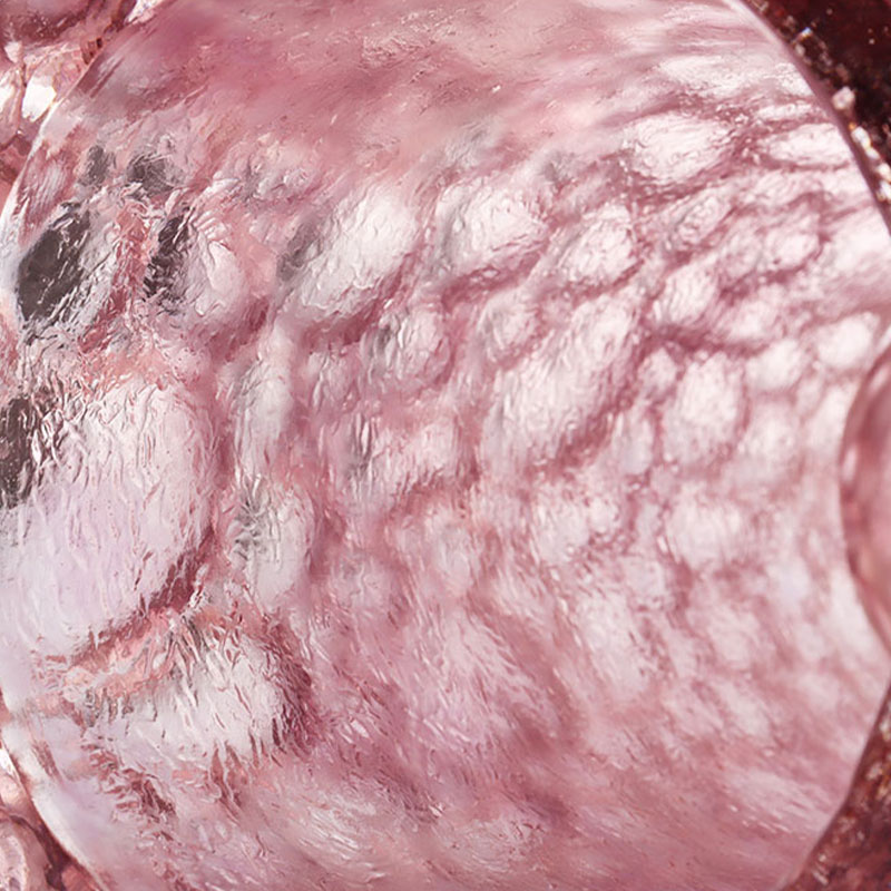 مزهرية زجاجية باللون الأرجواني الوردي