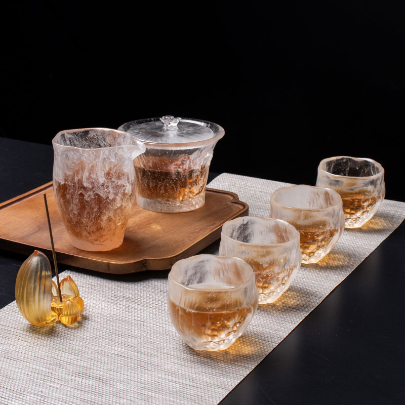 طقم فناجين شاي شفافة مع أغطية