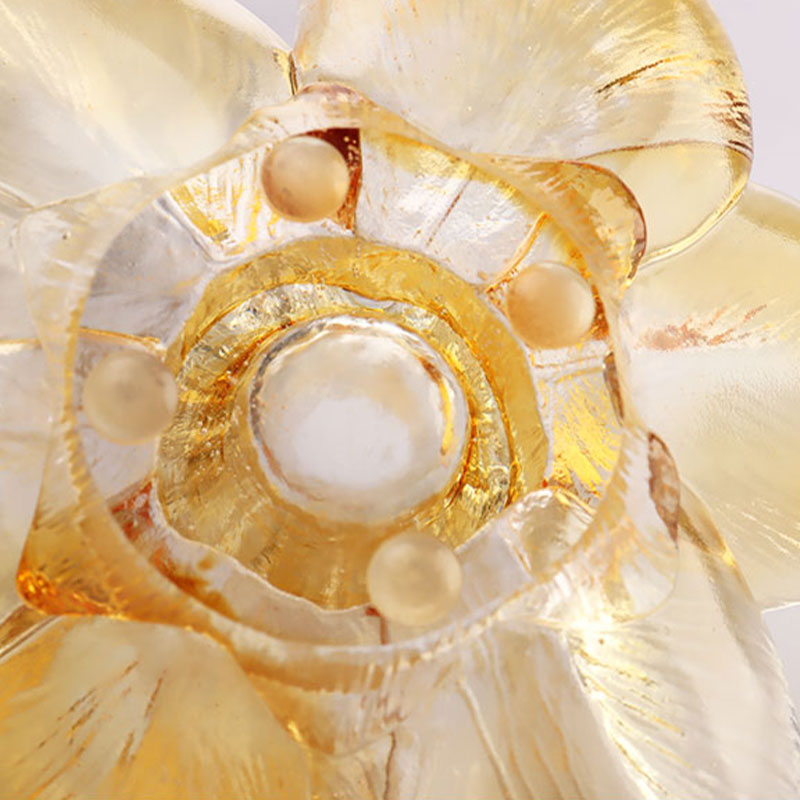 حامل شموع زجاجي على شكل بتلة