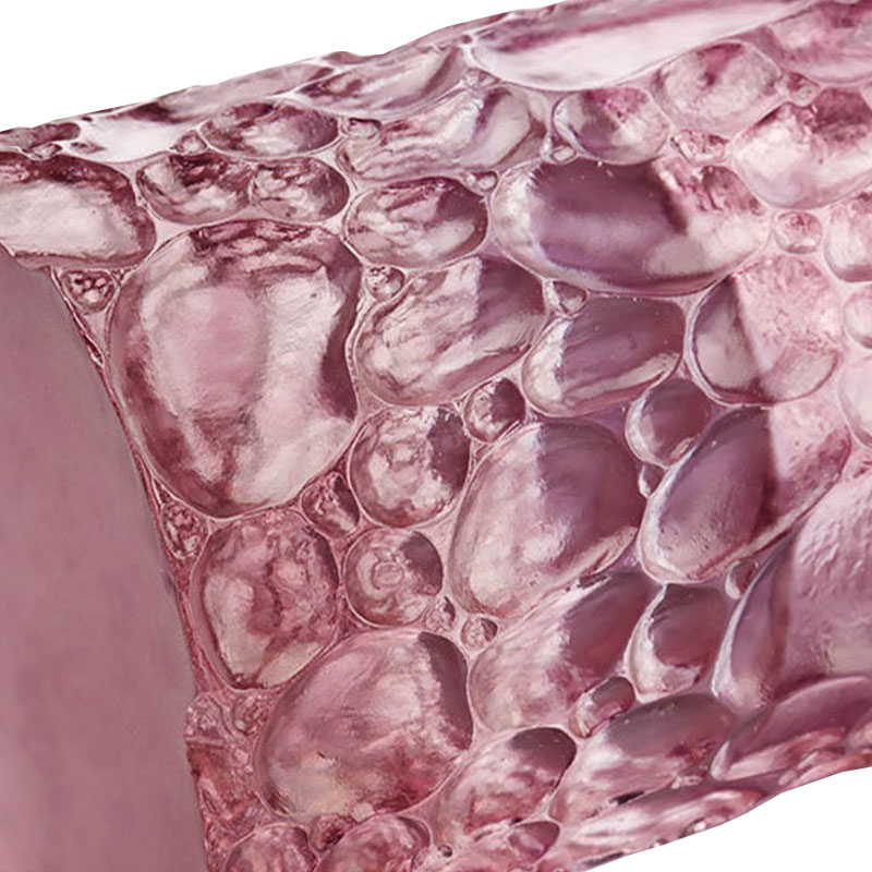 مزهرية زجاجية باللون الأرجواني الوردي