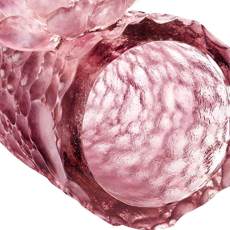 مزهرية زجاجية باللون الأرجواني الوردي