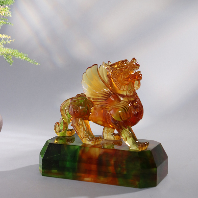 زخارف وحشية زجاجية ملونة شفافة