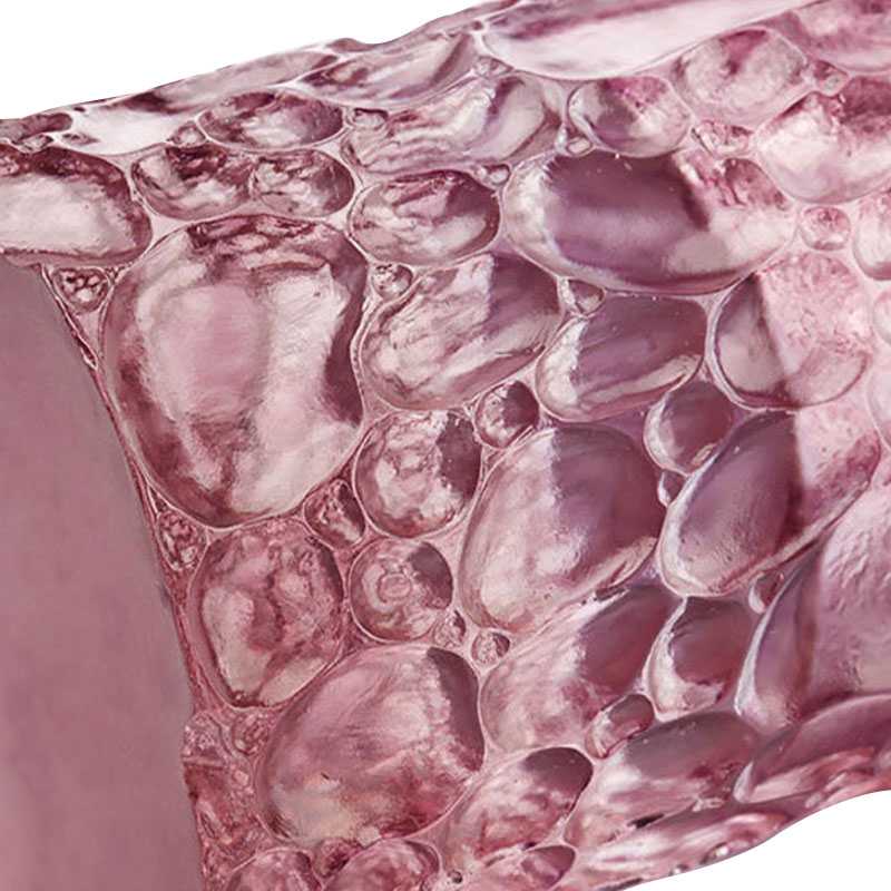 مزهرية زجاجية باللون الأرجواني الوردي