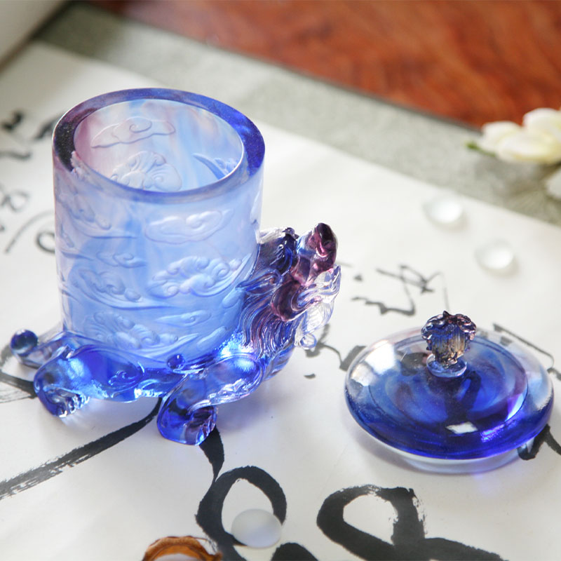 كوب كريستال زجاجي أزرق بغطاء، قاعدة وحش أسطورية