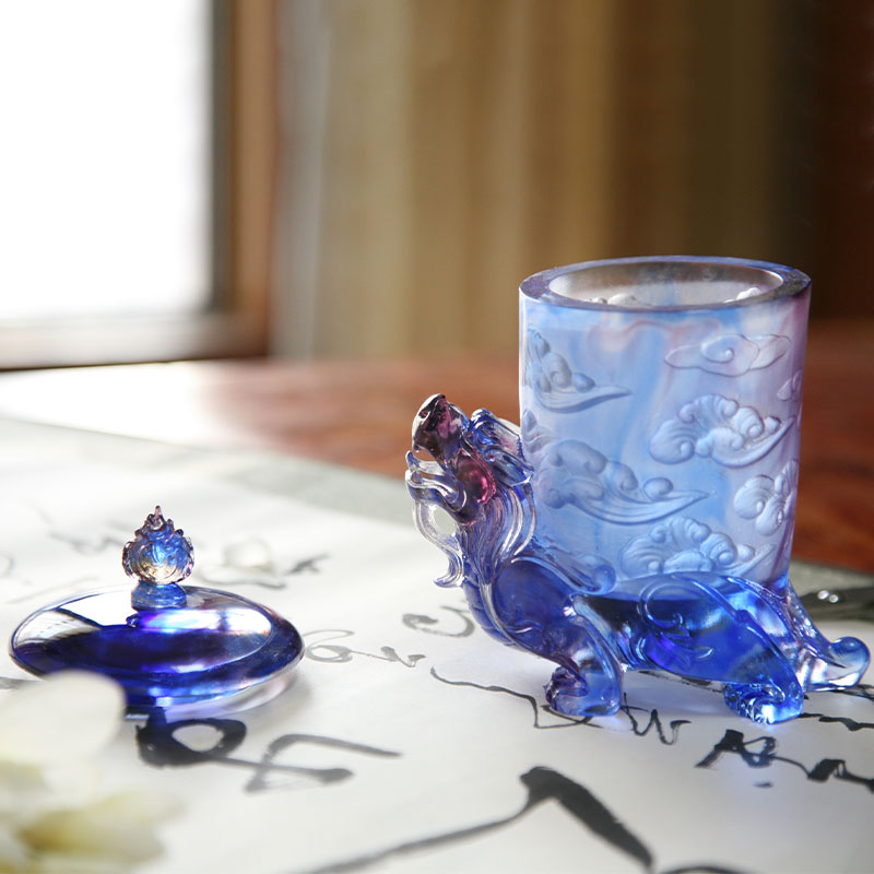 كوب كريستال زجاجي أزرق بغطاء، قاعدة وحش أسطورية