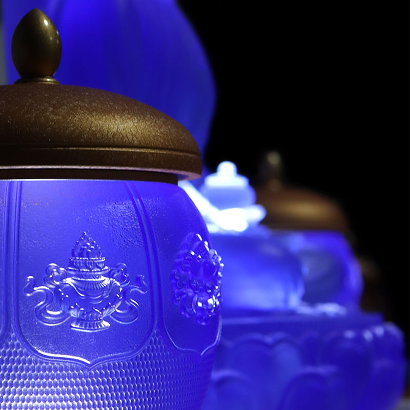 مجموعة ثمانية كنوز لوتس من سلسلة عروض الزجاج الكريستالي للمذبح البوذي