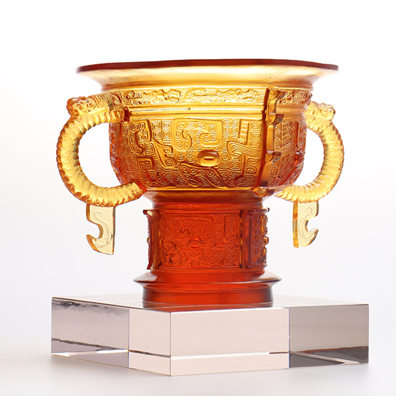 حامل ثلاثي صيني بمقبض آذان تنين ونمط شوكة