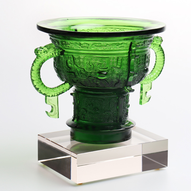 حامل ثلاثي صيني بمقبض آذان تنين ونمط شوكة