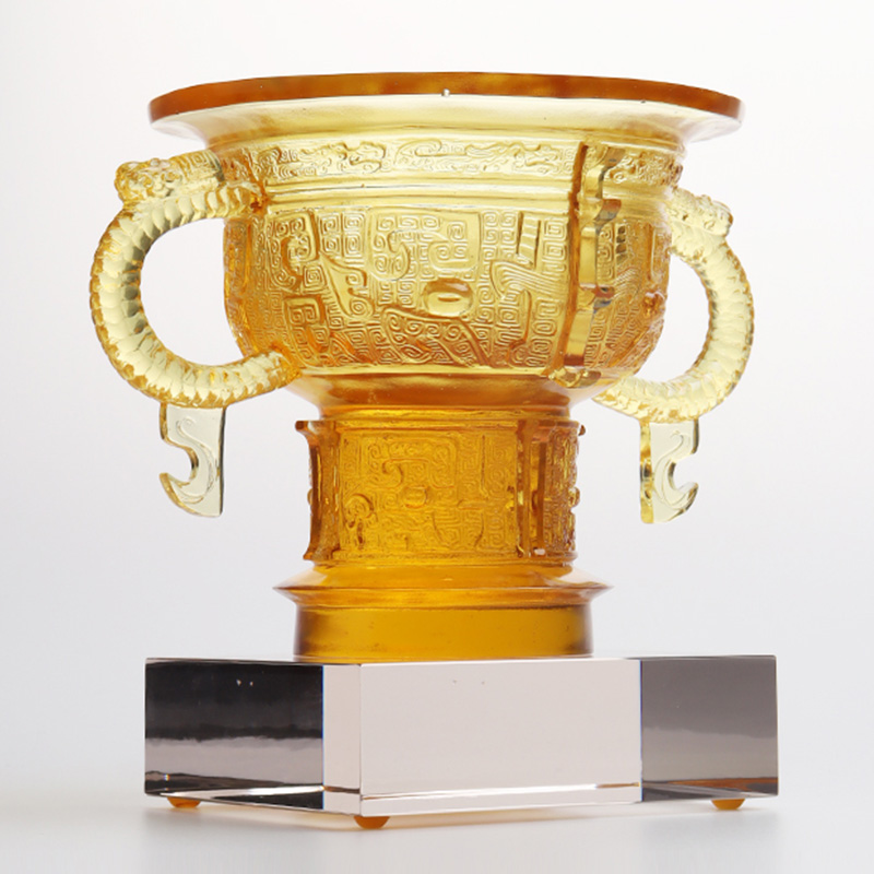 حامل ثلاثي صيني بمقبض آذان تنين ونمط شوكة